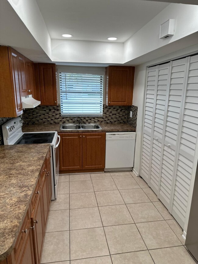 Foto del edificio - 1253 White Pine Dr