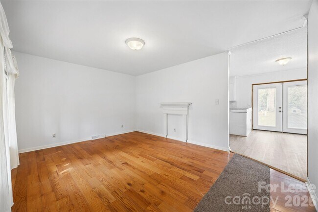 Foto del edificio - 1037 Stoneybrook Ln