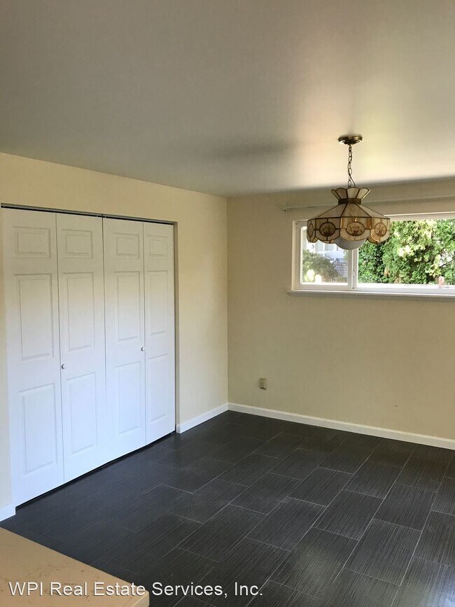 Building Photo - 3 br, 2 bath House - 14503 NE 3rd. St.