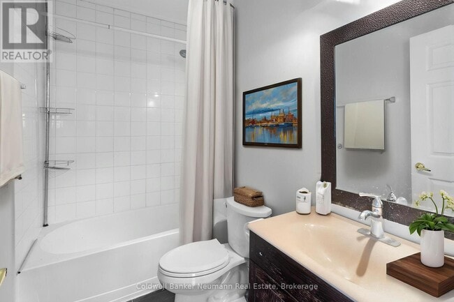 Building Photo - 246 Woolwich St