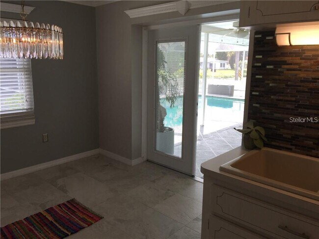 Building Photo - 980 Sandlewood Dr