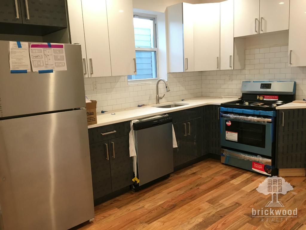 Foto principal - 6090 Flushing Ave