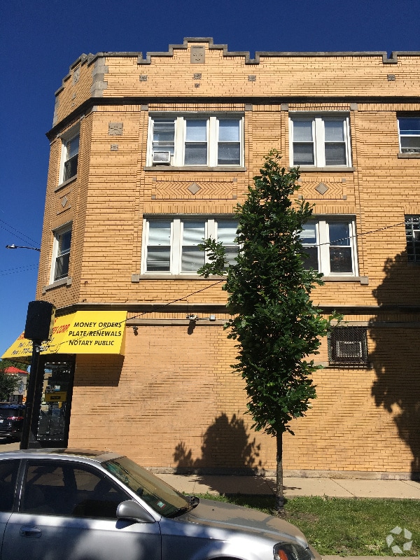 Building Photo - 4421 W Fullerton Ave