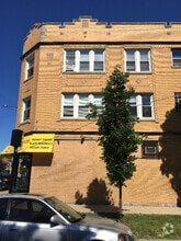 Building Photo - 4421 W Fullerton Ave