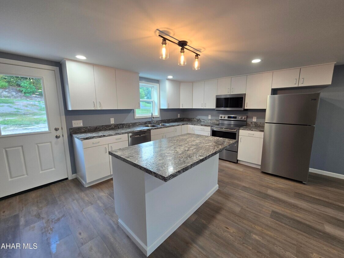 Foto principal - 1654 Quaker Valley Rd