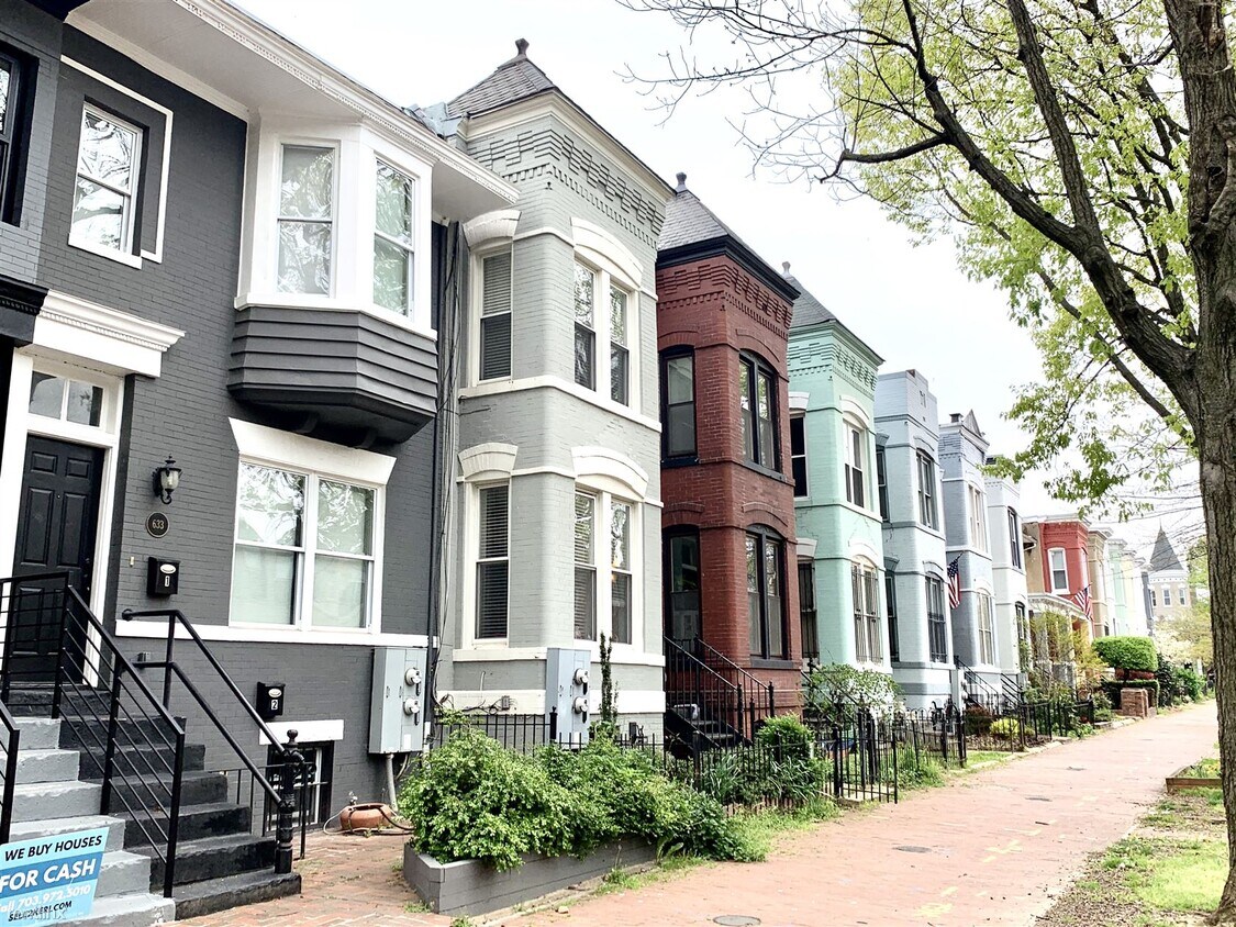 Primary Photo - 2 br, 2.5 bath House - 633 14th St NE Apt 1