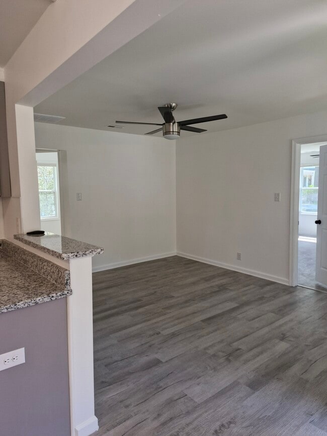 Sala de estar - 405 Baptist Rd