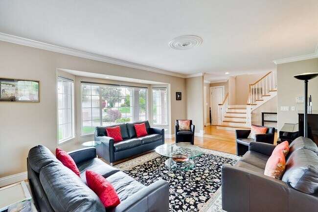 Foto del edificio - Remodeled 5 Bedroom Home with Pool, Hillside Views, Solar, and Sunrise and Sunset Views in San Jose