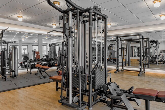 Gimnasio en los apartamentos The Hallon II en Hopkins, MN - The Hallon