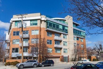 Building Photo - 914 W Hubbard St