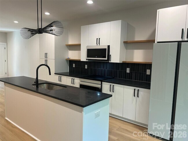Foto del edificio - 1360 Briar Creek Rd