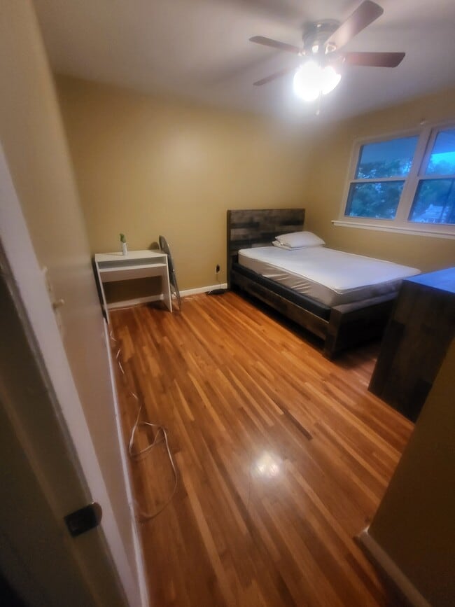 Photo - 1000 Waverly Ave House