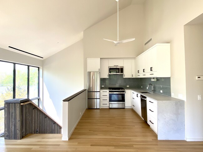 Building Photo - 2183 Montauk Hwy