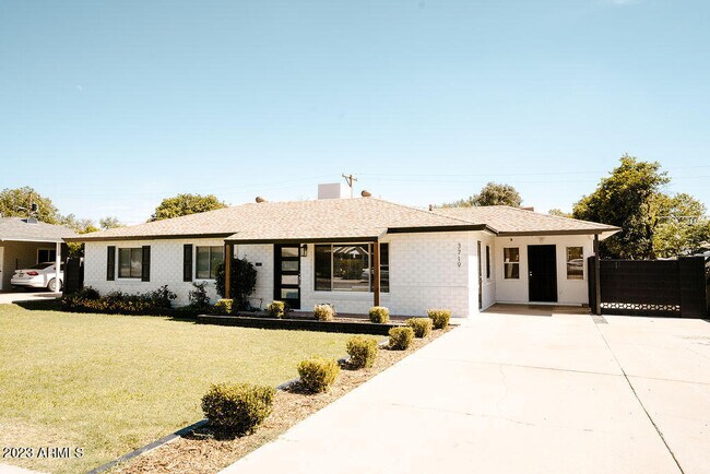 Building Photo - 3719 E Amelia Ave