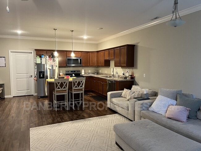 Building Photo - 1473 River Park Ln