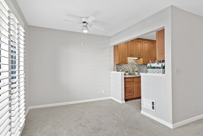 Dining - 914 Beach Park Blvd