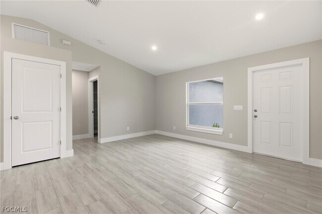 Foto del edificio - 2502 64th St W