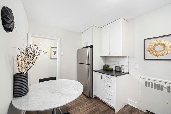 Building Photo - 113-123 Emerald Street South