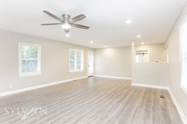 Building Photo - Gorgeous 4BR 2.5BA home in a peaceful sett...
