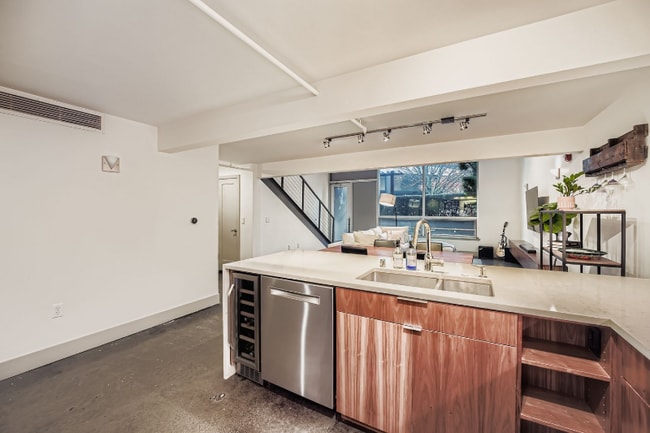 Foto del edificio - 3104 Western Ave