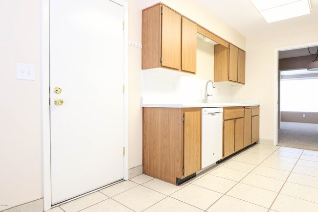 Building Photo - 10943 W Tropicana Cir