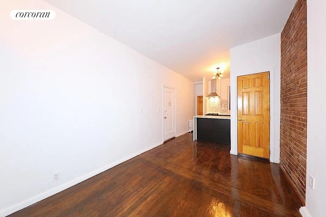 Building Photo - 301 E 95th St