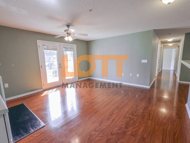 Building Photo - 102 McKenna Cir