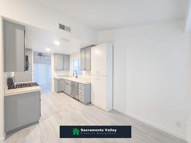 Foto del edificio - 6916 Shady Woods Way