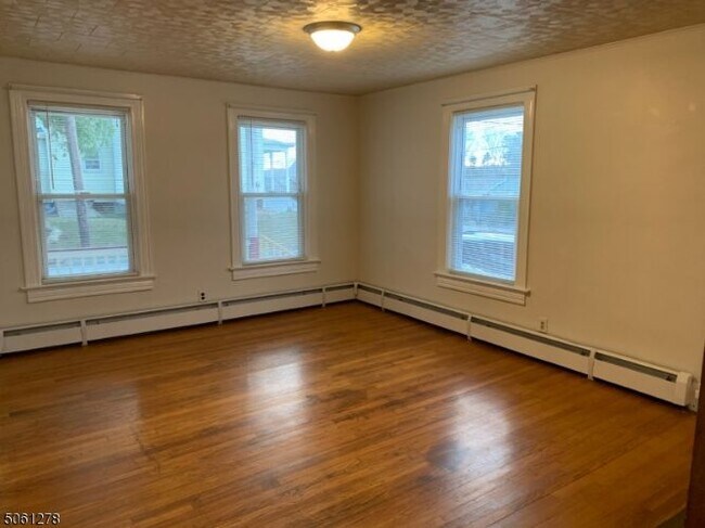 Building Photo - 43 Linwood Ave