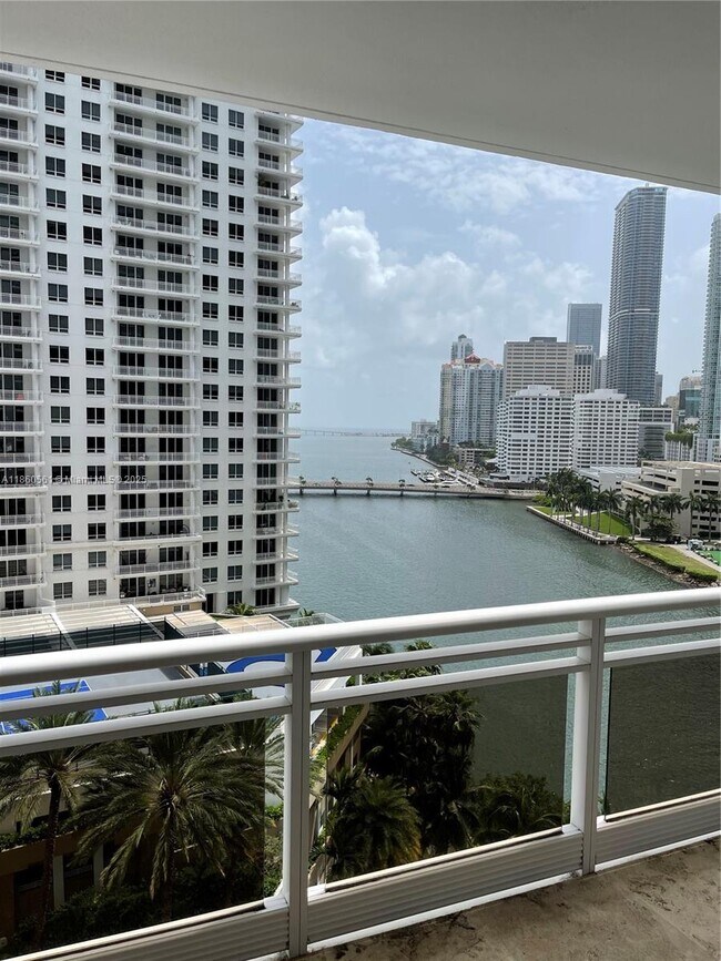 Foto del edificio - 901 Brickell Key Blvd