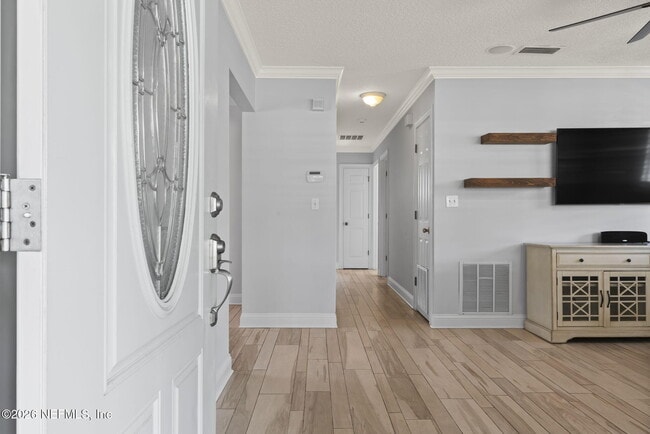 Building Photo - 618 8th Ave N