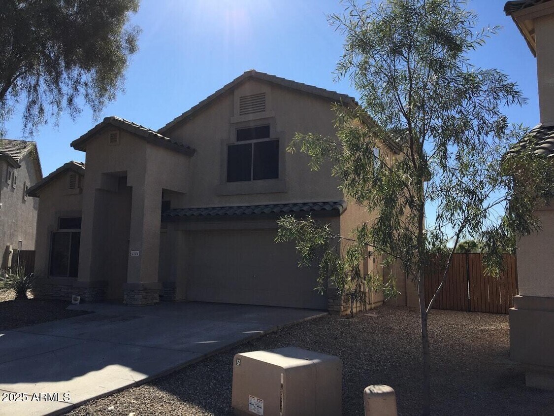 Foto principal - 2503 W White Feather Ln