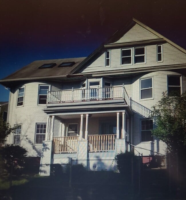 Building Photo - 11 Greenbrier St