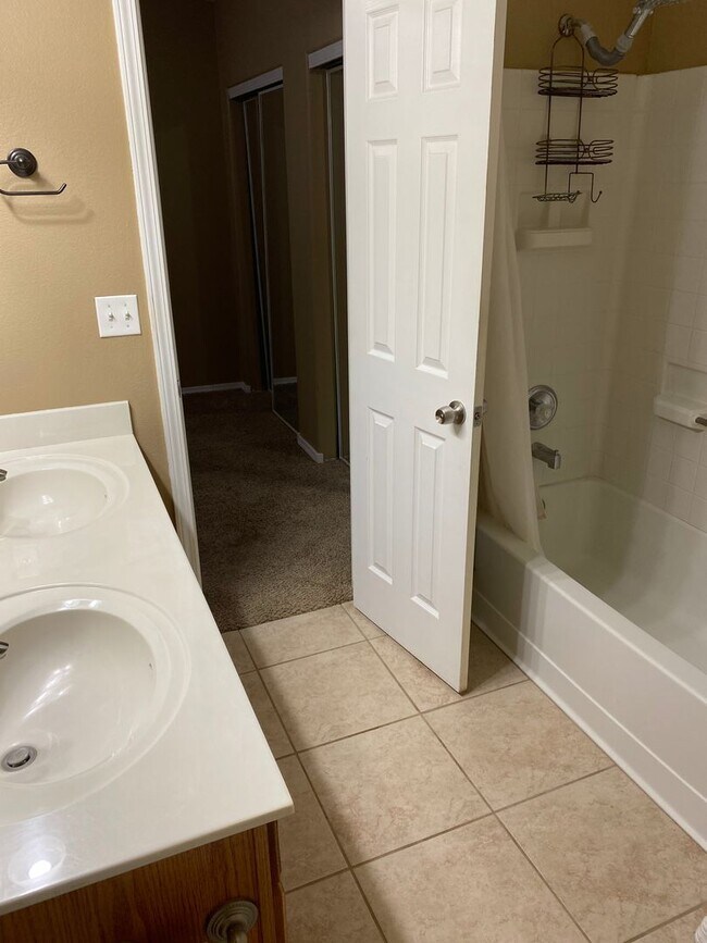 Foto del edificio - 1952 Mesa Grande Loop NE