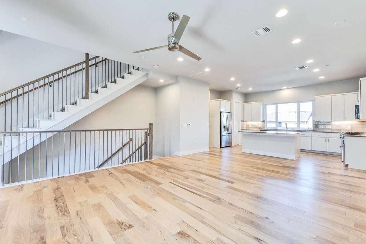 Primary Photo - 2408 Sorin St