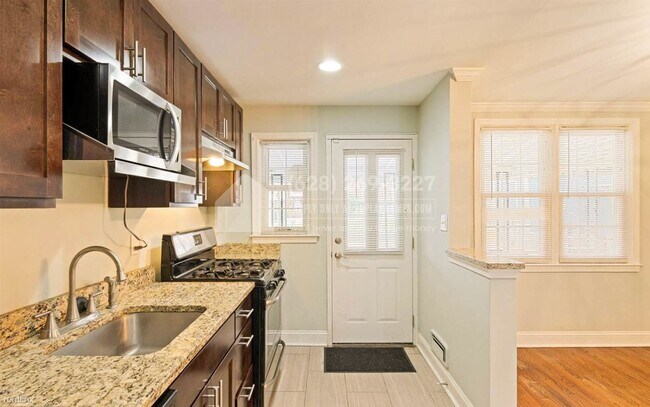 Building Photo - 3 br, 2 bath Townhome - 514 Umbra -