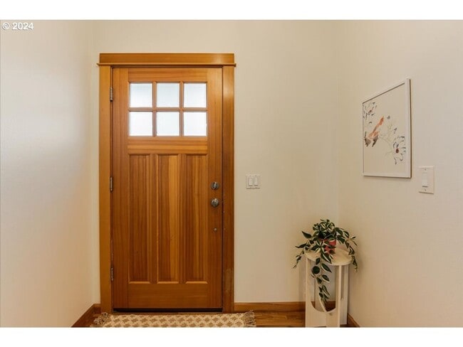 Building Photo - Charming 3-Bed, 2.5-Bath Townhome with Private Patio, Open Floor Plan, and Prime King Neighborhoo...