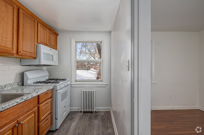 2BR, 1BA - 815SF - Kitchen/Dining Room - Jefferson Gardens