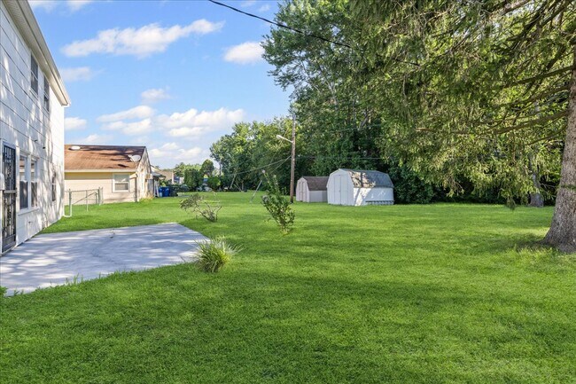 Building Photo - 114 Millbrook Dr