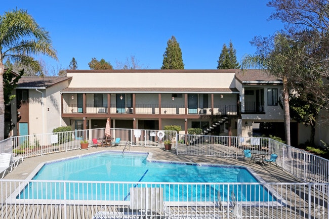 Building Photo - Moorpark Garden Apartments