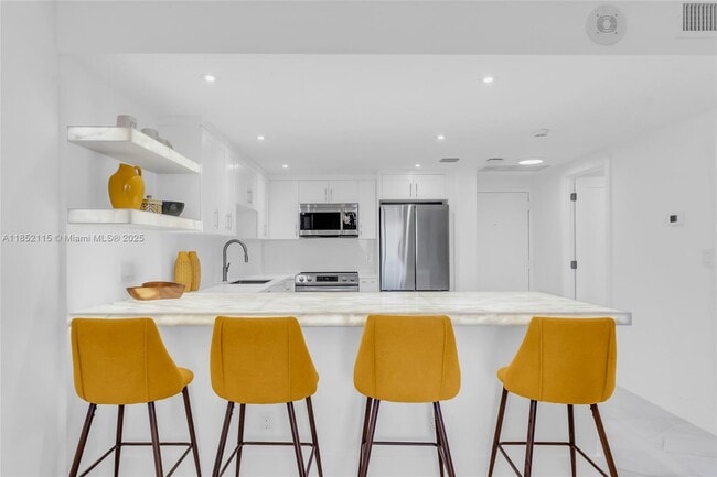 Foto del edificio - 780 NE 69th St