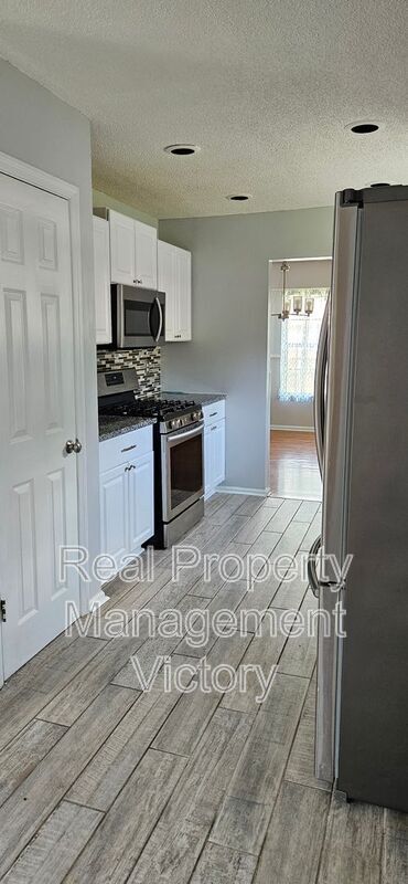 Building Photo - 427 W Smithfield Cir