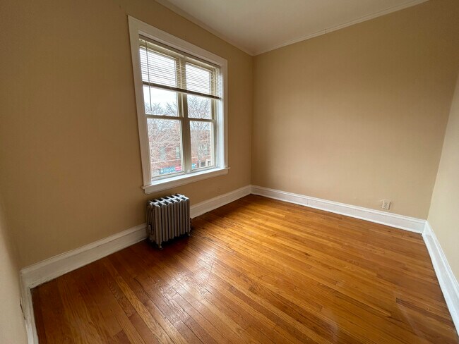 Foto del edificio - 4716 N Kenneth Ave