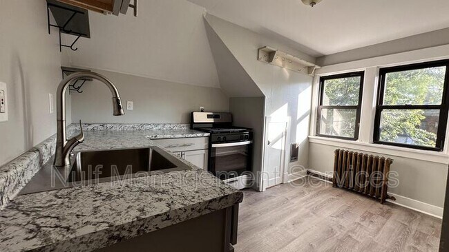 Foto del edificio - 222 Morewood Ave