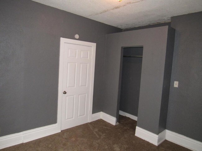 Foto del edificio - 5401 Smart Ave #1 (bottom)
