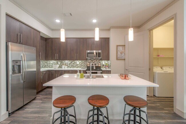 Foto del edificio - Experience the Art of Fine Apartment Living!