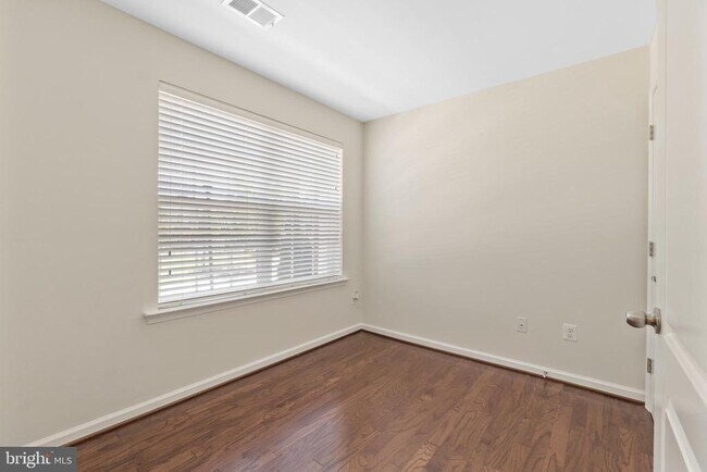 Building Photo - 314 Camillia Pl