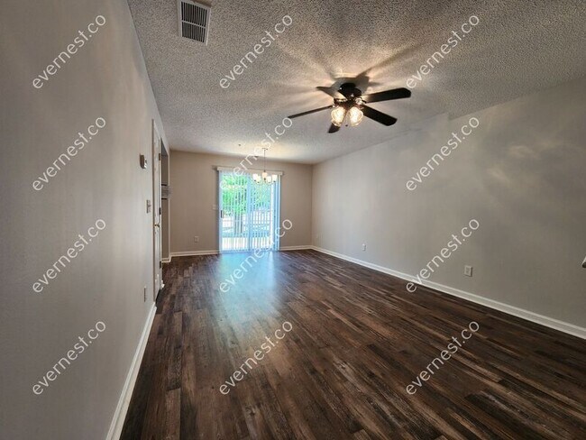 Foto del edificio - 204 Cottonwood Creek Cir
