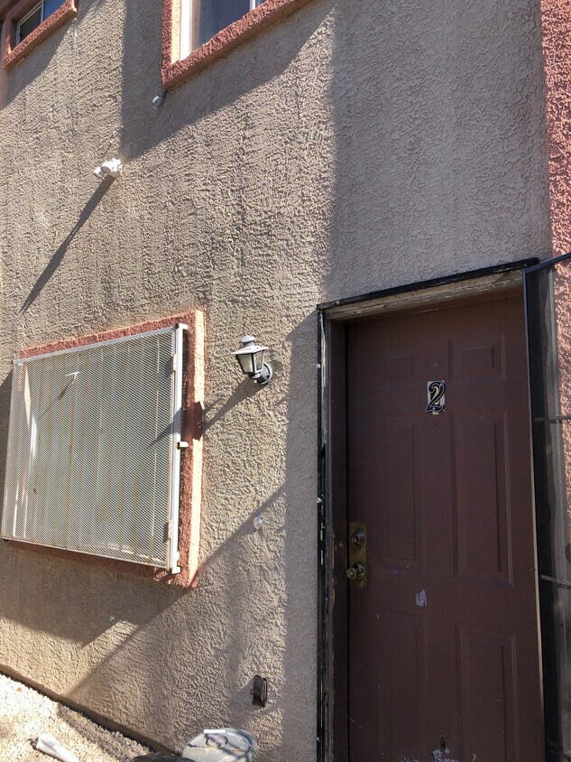 Primary Photo - 5213 Redberry St