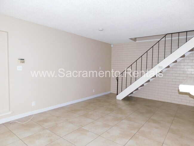 Building Photo - Spacious 2bd/1ba Foothill Farms Area Fourp...